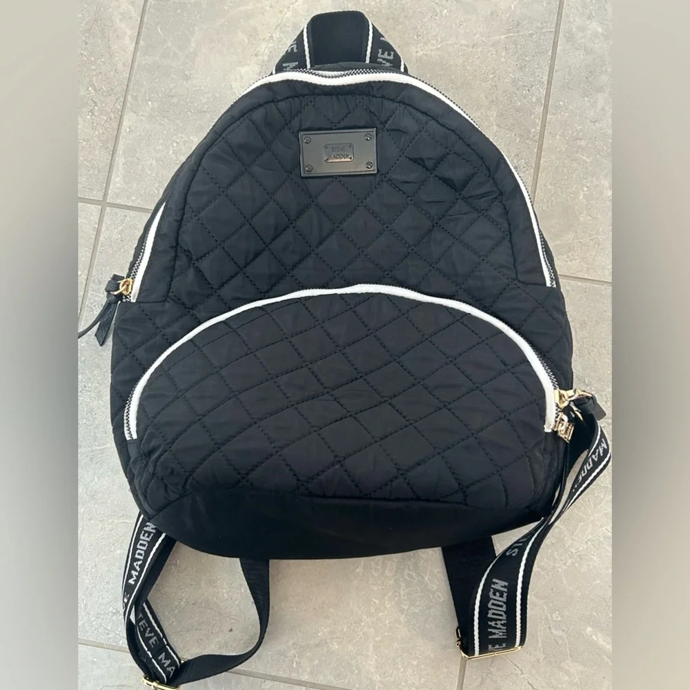 STEVE MADDEN QUILTED NYLON BACKPACK/PURSE